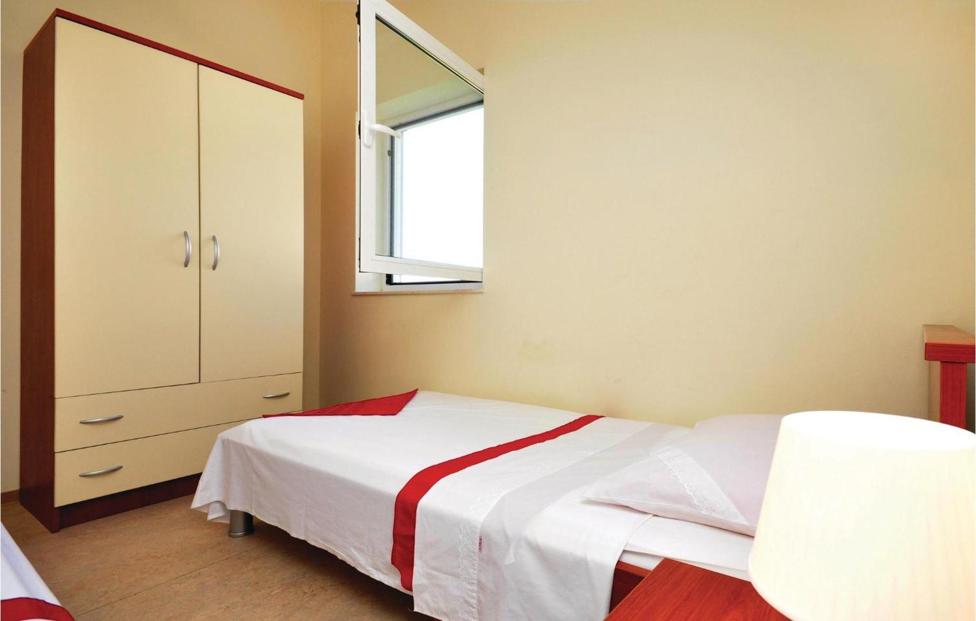 2 Bedroom Nice Apartment In Міміце Екстер'єр фото